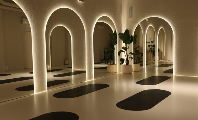 Hot pilates: co to jest i czym różni się od klasycznego pilatesu?